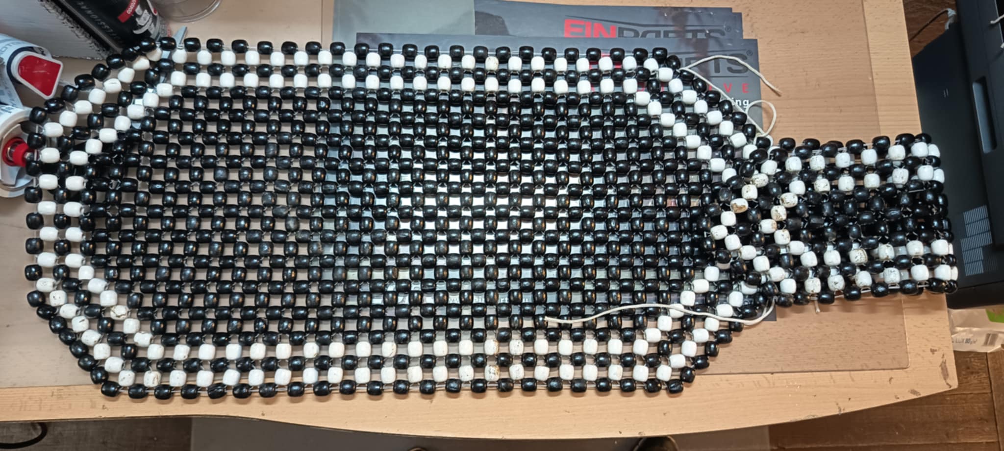 MATA KORALIKOWA CIEMNA DŁUGA FOTEL KORALIKI CZARNE OUTLET - obrazek 4